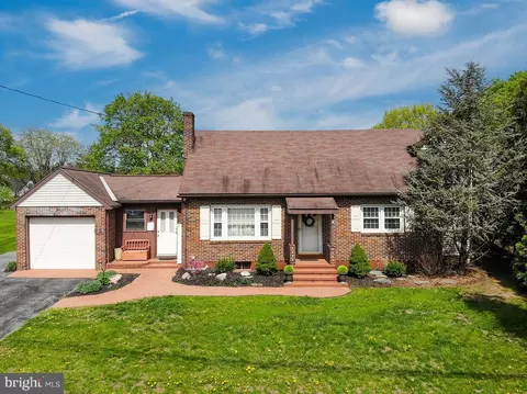 232 E 4th St, Bernville, PA 19506