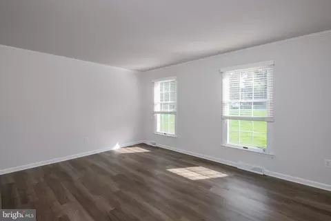 Living - 43 Estates Dr, Reading, PA 19606 photo 2 of 4