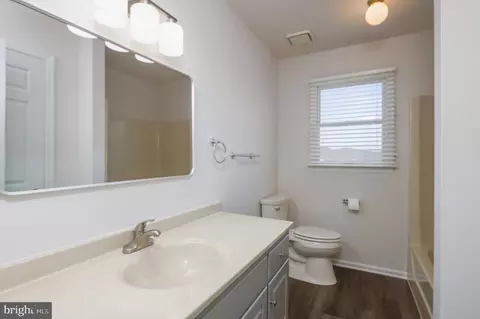 Bath - 43 Estates Dr, Reading, PA 19606 photo 3 of 3