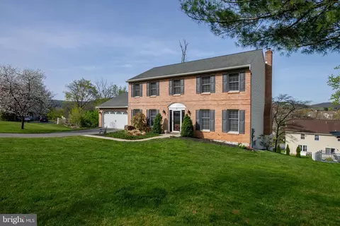 Exterior - 43 Estates Dr, Reading, PA 19606 photo 3 of 7