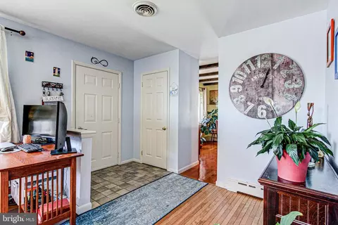 Entry Way - 3903 Kline Ave, Reading, PA 19606 photo 1 of 10