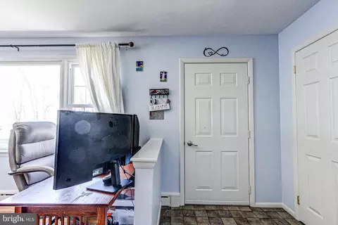 Entry Way - 3903 Kline Ave, Reading, PA 19606 photo 6 of 10