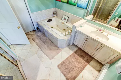 Bath - 3903 Kline Ave, Reading, PA 19606 photo 4 of 6