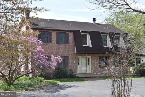 57 Skyview Dr, Lenhartsville, PA 19534