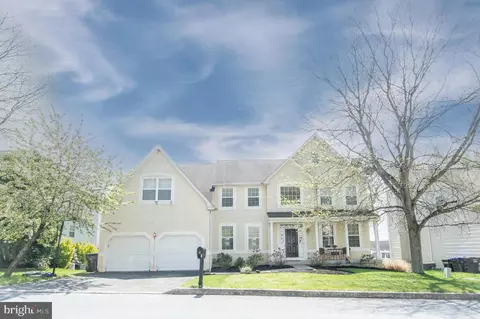 6 Hunters Hill Dr, Morgantown, PA 19543