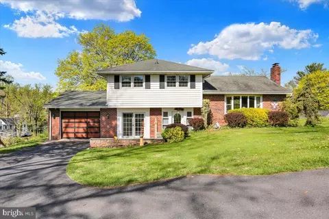 324 Ashley Dr, Reading, PA 19607