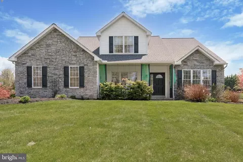 114 Indian Run Dr, Douglassville, PA 19518