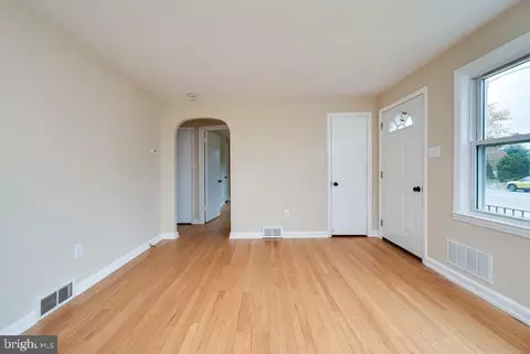 Living - 1732 Hancock Blvd, Reading, PA 19607 photo 2 of 5