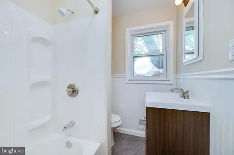 Bath - 1732 Hancock Blvd, Reading, PA 19607 photo 1 of 1
