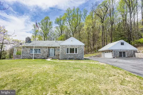 330 Church Lane Rd, Reading, PA 19606