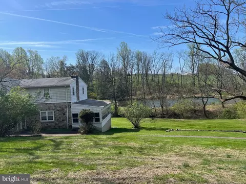 98 Fox Rd, Fleetwood, PA 19522