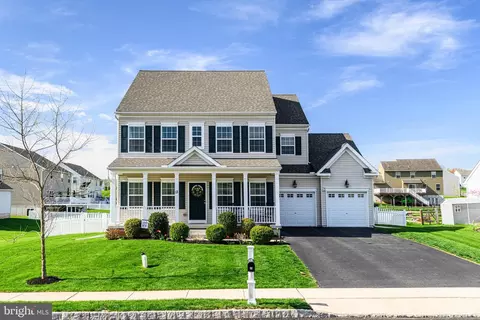13 Edison Rd, Douglassville, PA 19518