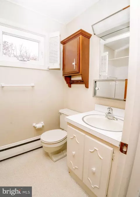 Bath - 104 Rose Ct, Reading, PA 19607 photo 1 of 2