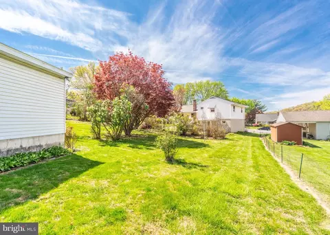 Exterior - 104 Rose Ct, Reading, PA 19607 photo 8 of 10