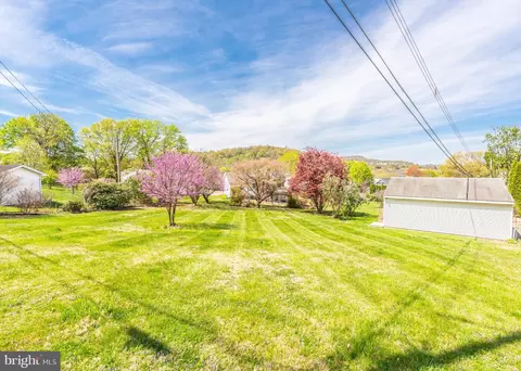 Exterior - 104 Rose Ct, Reading, PA 19607 photo 9 of 10
