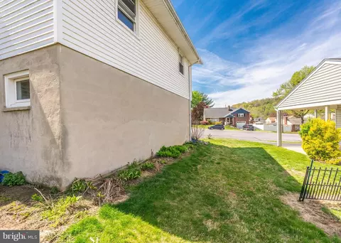 Exterior - 104 Rose Ct, Reading, PA 19607 photo 3 of 10