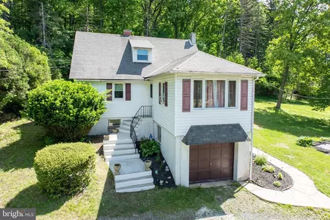 153 Baldy Hill Rd, Alburtis, PA 18011