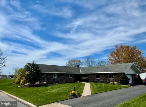 419 W Race St, Fleetwood, PA 19522