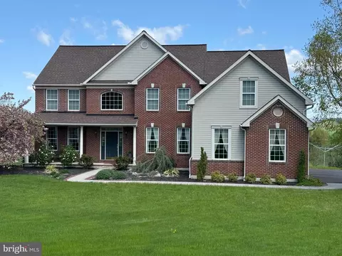 230 Eagleview Dr, Mohrsville, PA 19541