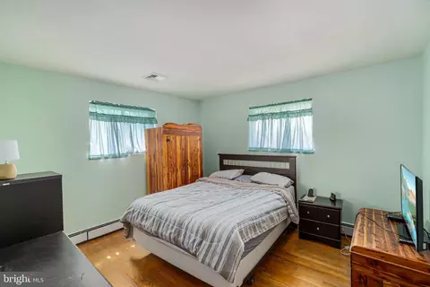Bedroom - 304 Snyder Rd, Reading, PA 19605 photo 1 of 3