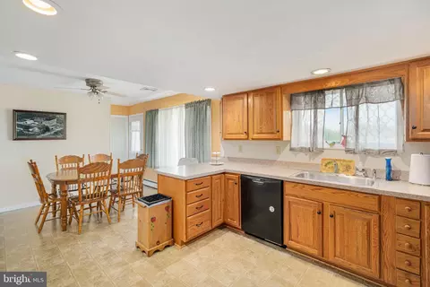 Kitchen - 304 Snyder Rd, Reading, PA 19605 photo 2 of 2