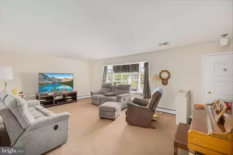 Living - 304 Snyder Rd, Reading, PA 19605 photo 1 of 2