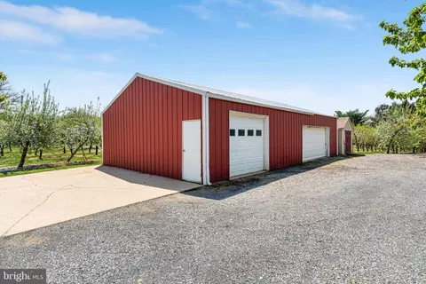 Exterior - 304 Snyder Rd, Reading, PA 19605 photo 2 of 3