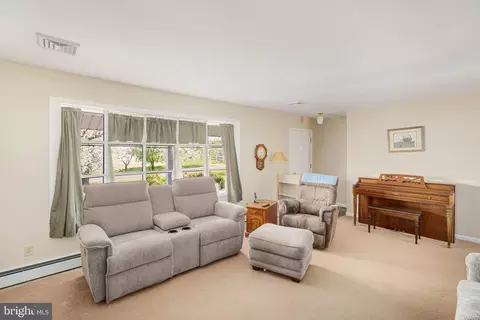 Living - 304 Snyder Rd, Reading, PA 19605 photo 2 of 2