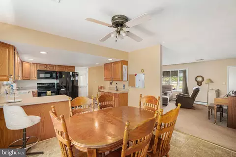 Dining - 304 Snyder Rd, Reading, PA 19605 photo 1 of 1