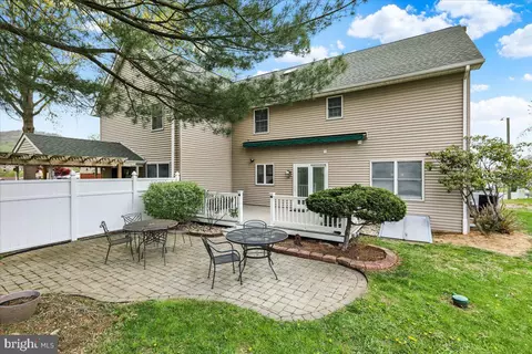 Exterior - 904 Cacoosing Dr, Reading, PA 19608 photo 7 of 8