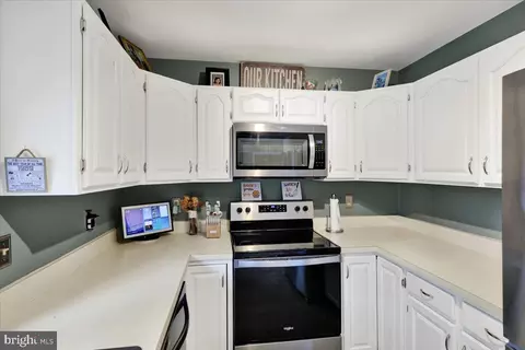 Kitchen - 904 Cacoosing Dr, Reading, PA 19608 photo 3 of 3