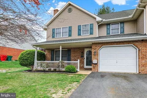 Exterior - 904 Cacoosing Dr, Reading, PA 19608 photo 4 of 8