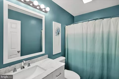 Bath - 904 Cacoosing Dr, Reading, PA 19608 photo 2 of 3