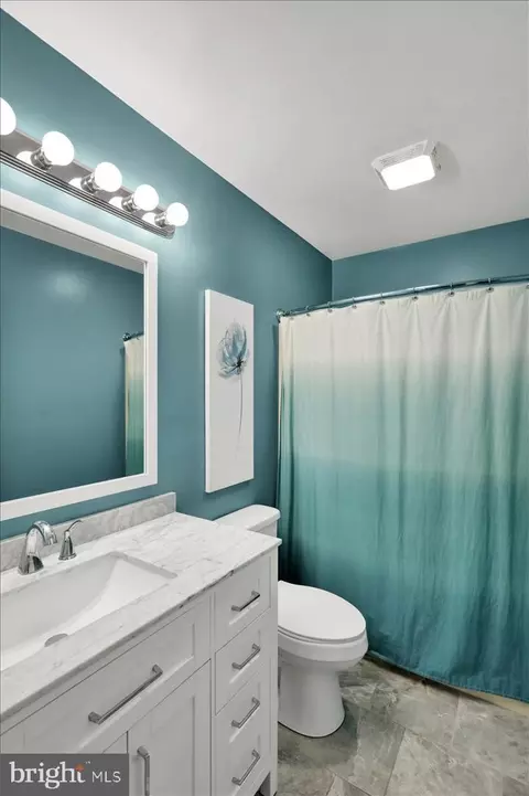 Bath - 904 Cacoosing Dr, Reading, PA 19608 photo 3 of 3