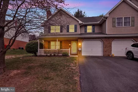 Exterior - 904 Cacoosing Dr, Reading, PA 19608 photo 2 of 8