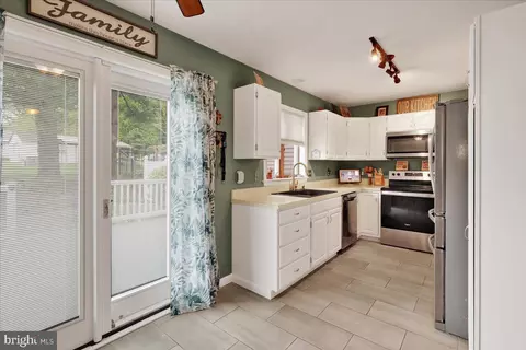 Kitchen - 904 Cacoosing Dr, Reading, PA 19608 photo 1 of 3
