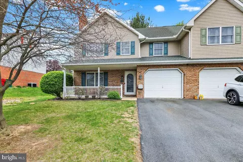 904 Cacoosing Dr, Reading, PA 19608