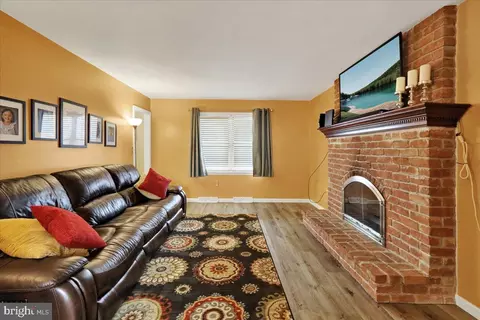 Living - 904 Cacoosing Dr, Reading, PA 19608 photo 1 of 1