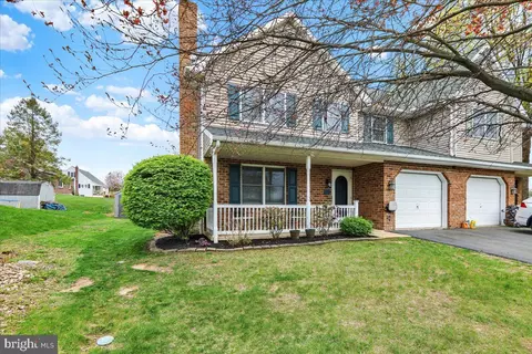 Exterior - 904 Cacoosing Dr, Reading, PA 19608 photo 3 of 8