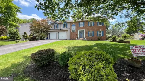 421 Coronet Dr, Blandon, PA 19510