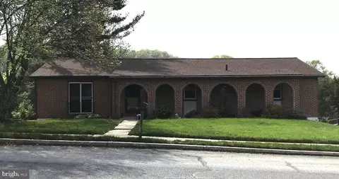 211 New Castle Dr, Reading, PA 19607