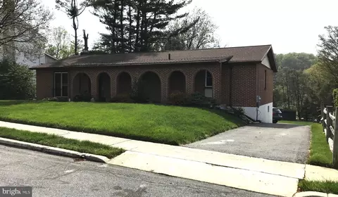 211 New Castle Dr, Reading, PA 19607 photo 2
