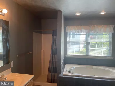 8 Nancy Cir, Reading, PA 19606 photo 23