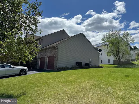 8 Nancy Cir, Reading, PA 19606 photo 5