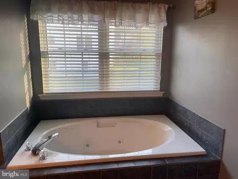 8 Nancy Cir, Reading, PA 19606 photo 22