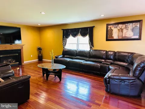 8 Nancy Cir, Reading, PA 19606 photo 12