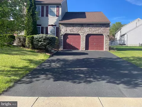 8 Nancy Cir, Reading, PA 19606 photo 4