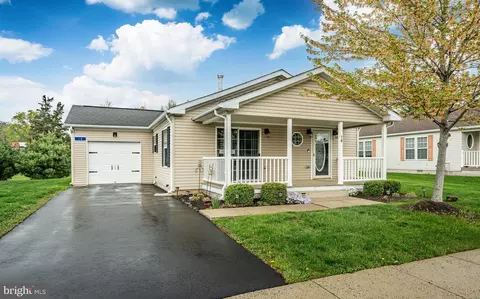 18 Random Rd, Douglassville, PA 19518