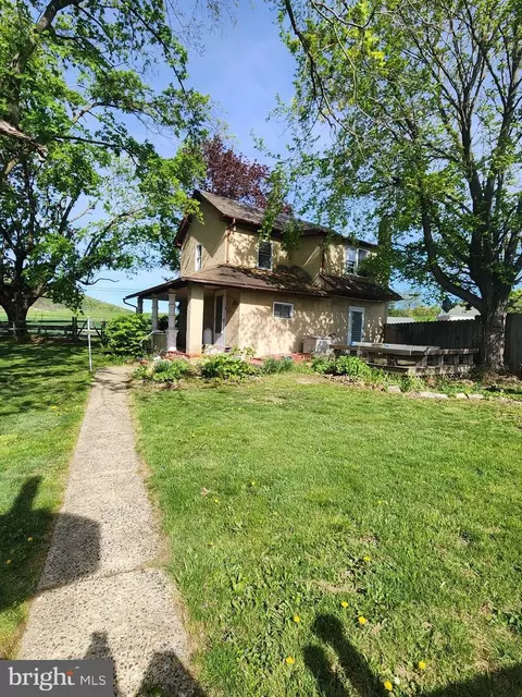 2088 Tollgate Rd, Palm, PA 18070
