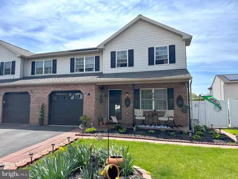 6210 Pond View Dr, Birdsboro, PA 19508